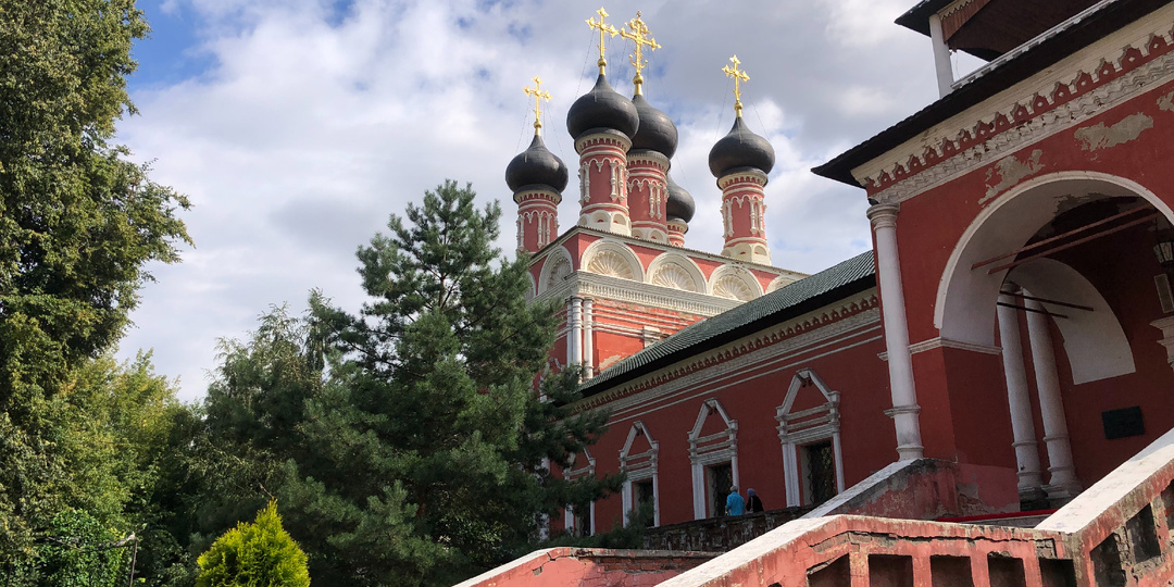 Высоко-Петровский монастырь: Архитектурная жемчужина и оазис тишины в самом центре мегаполиса