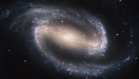 NGC 1300, пример спиральной галактики с перемычкой.