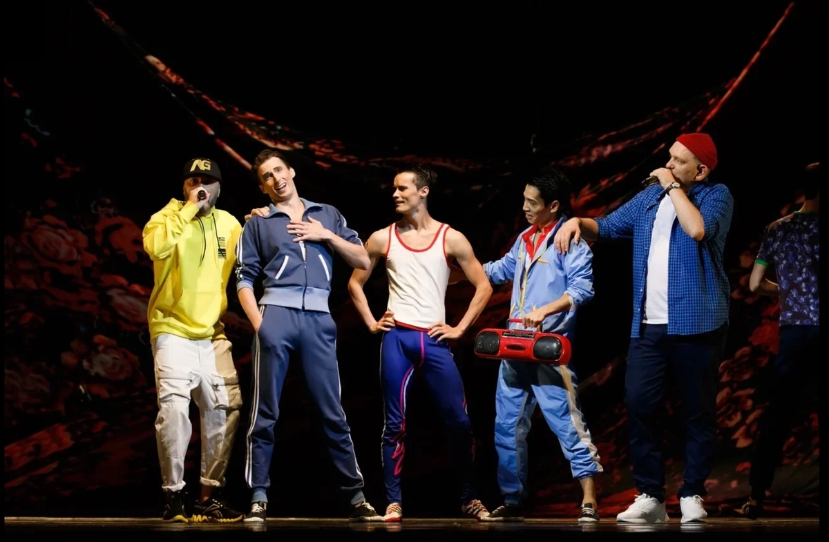 Братья Иван, Данила и Гаврила вместе с рэперами T-Bass и Майк