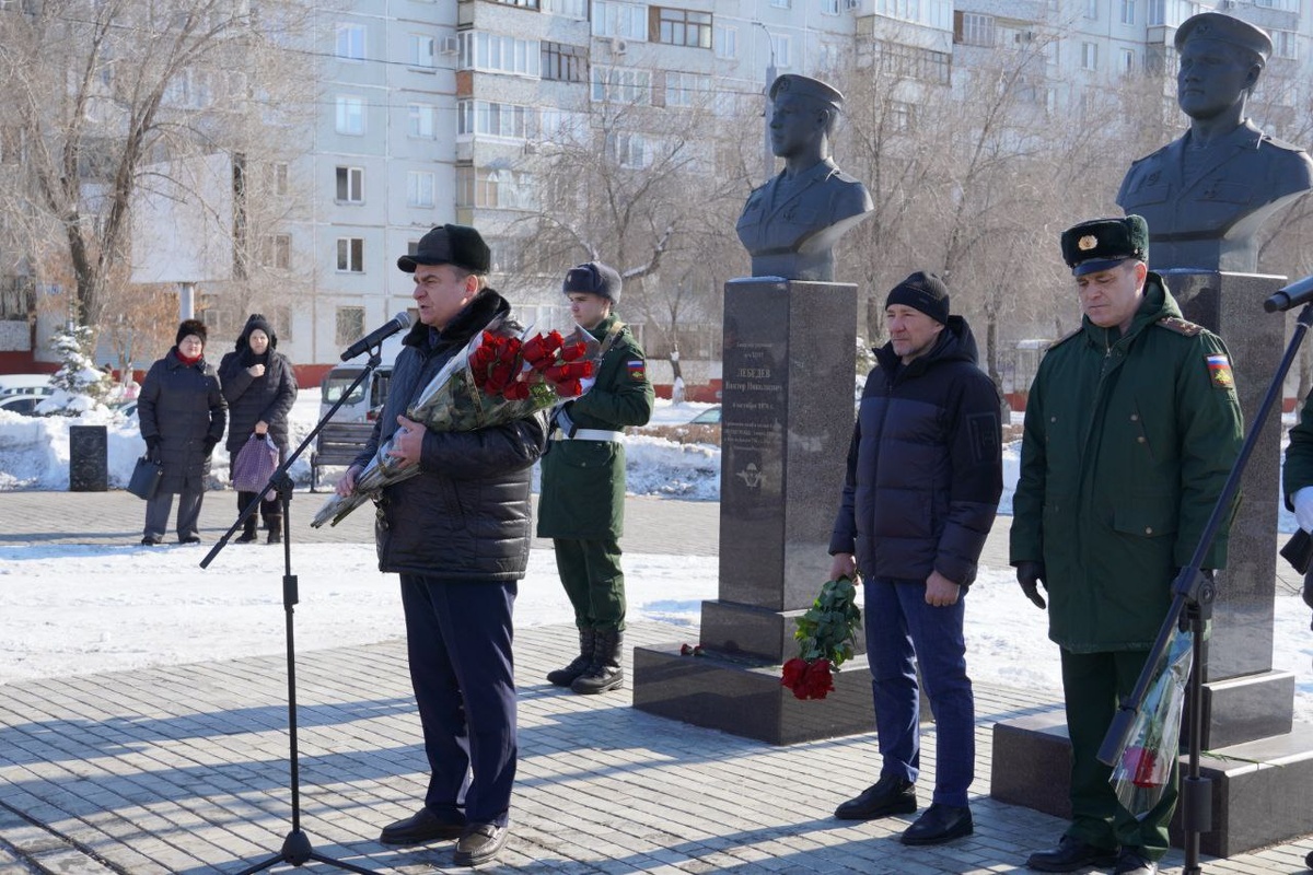  📷    25 лет подвигу. Оренбуржцы почтили память воинов Псковской дивизии ВДВ Кристина Просвиркина