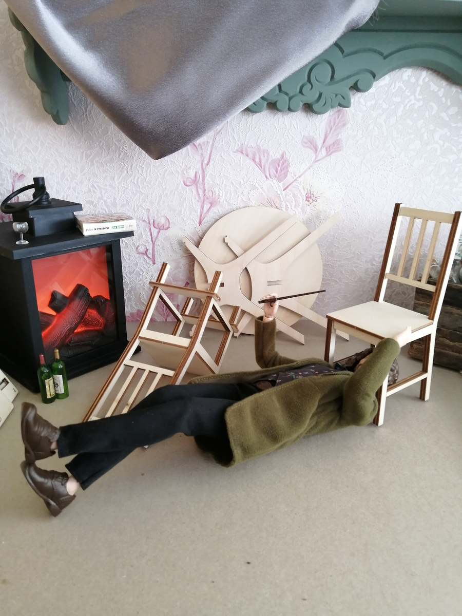 Сириус собирает стул