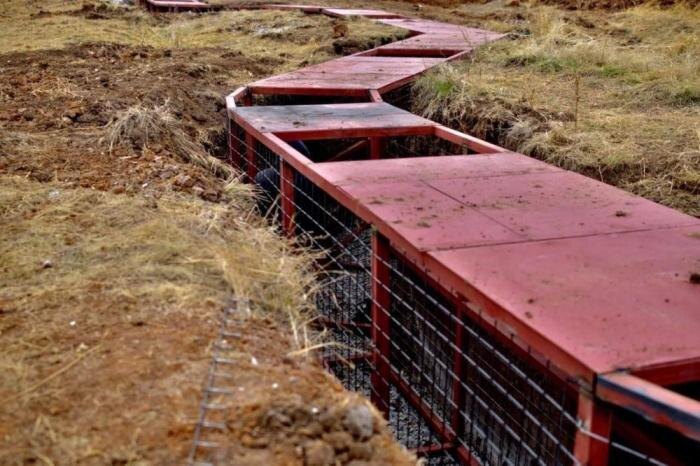 Украинская группировка усиливает линию обороны перед промзоной шахтоуправления «Покровское». Строительство фортификационных сооружений, начавшихся пару месяцев назад, фактически завершено, источник – Телеграм-канал Поддубный