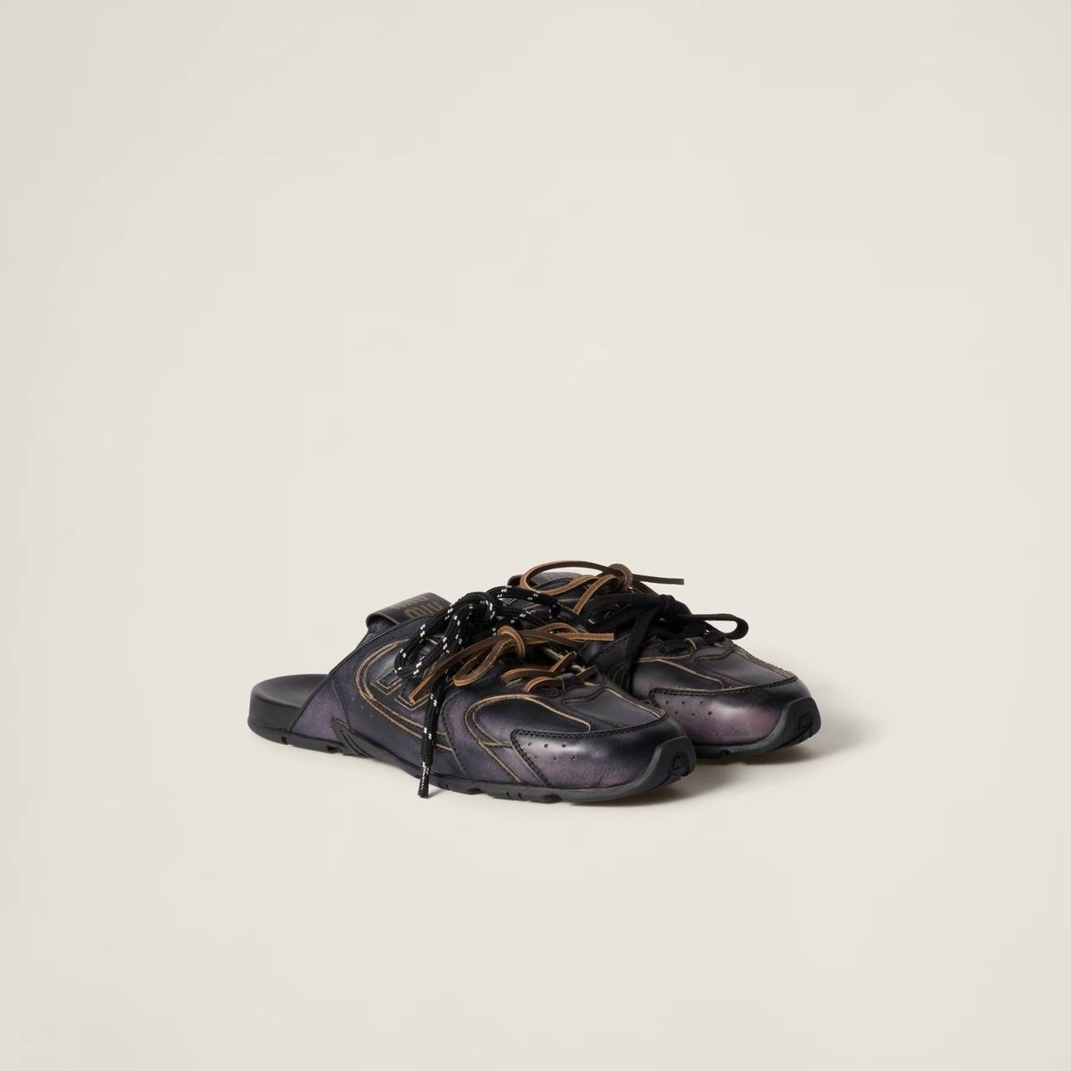 Miu Miu и New Balance выпустили мюли на основе кроссовок 530  