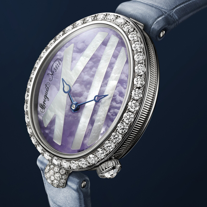 Часы Breguet Reine de Naples в 32,7x27,3 мм корпусе из белого золота с бриллиантами по безелю и заводной головке