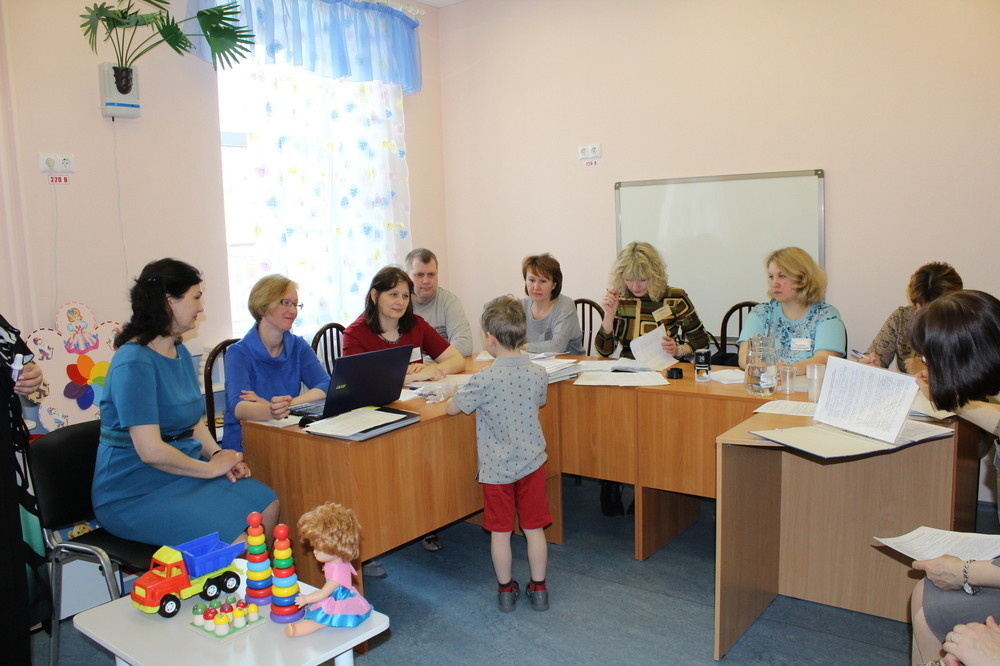 А в таких условиях ребёнку будет крайне сложно продемонстрировать свои знания, поэтому решение комиссии будет очевидно не в пользу ребёнка. 