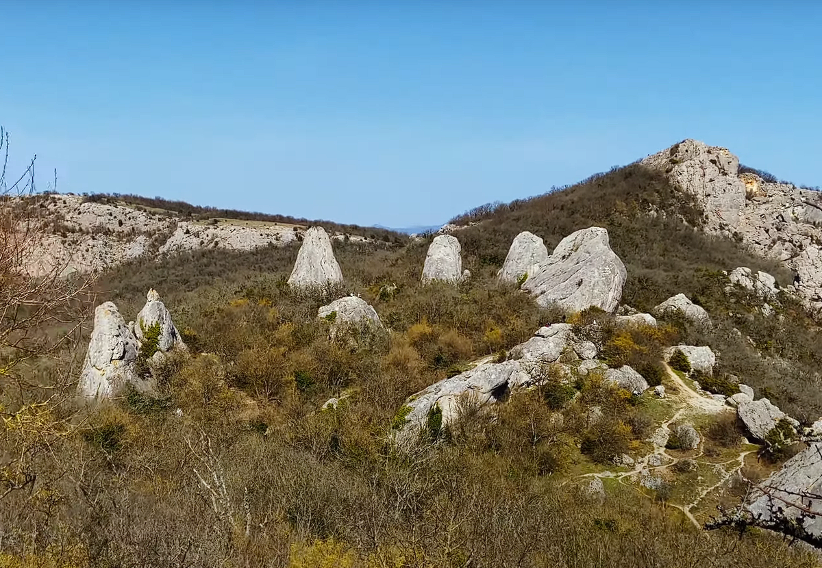 Вид на Храм Солнца со стороны г. Ильяс-Кая