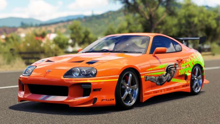 Toyota Supra была представлена в первом фильме франшизы «Форсаж» в 2001 году. Автомобиль стал одним из самых узнаваемых персонажей в серии благодаря своему уникальному дизайну и высокой производительности.

История Тойоты Супры в фильме начинается с появления ее в руках главного героя, Брайана О'Коннора, который ее использовал для гонок на улицах. В последующих фильмах Супра также появляется и становится одним из символов серии.

Особенно запомнился момент из первого фильма, когда Брайан участвует в гонке с Домиником Торетто, водителем Dodge Charger. Эта гонка стала одной из самых эпических в истории кинематографа и помогла установить репутацию Toyota Supra как одного из лучших спортивных автомобилей.

С течением времени Toyota Supra стала популярной среди поклонников автомобильных гонок и скоростного движения, и ее легенда только укреплялась благодаря фильмам серии «Форсаж».