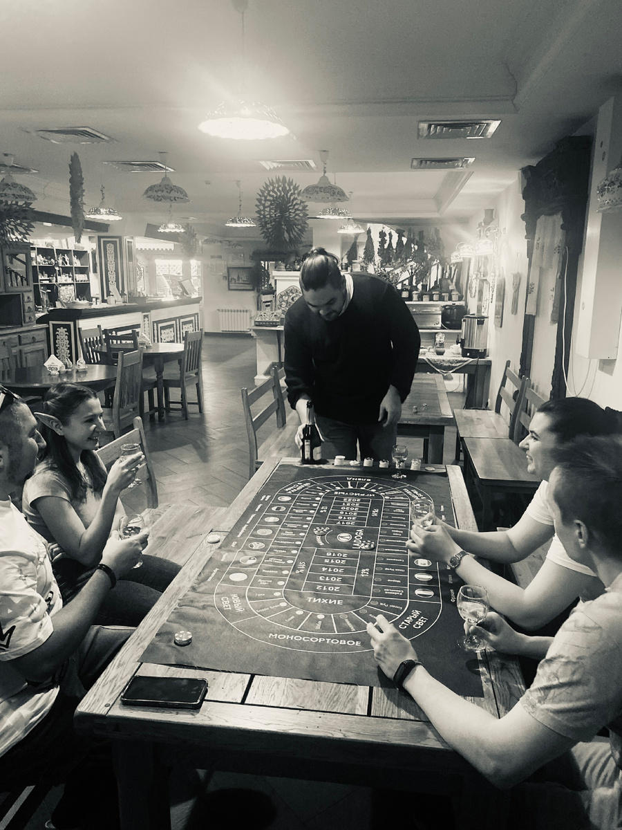 Винное казино. Гостевая изба на Истре