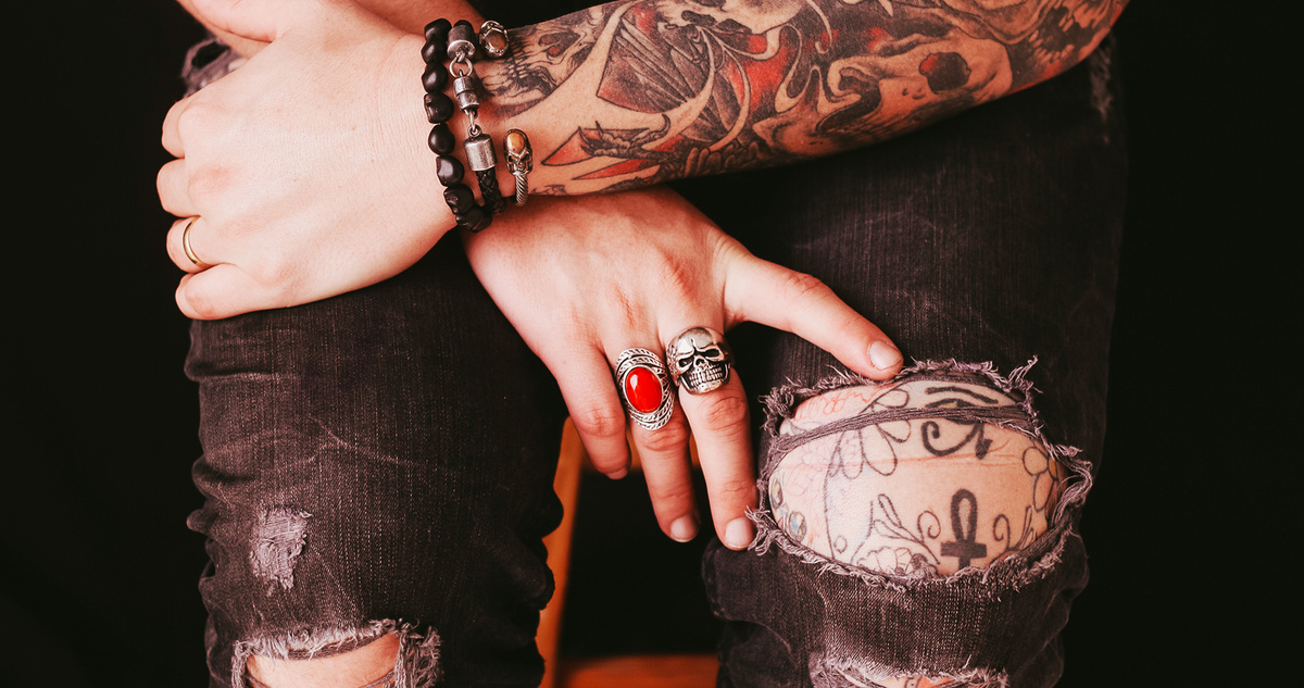 Татуировки.