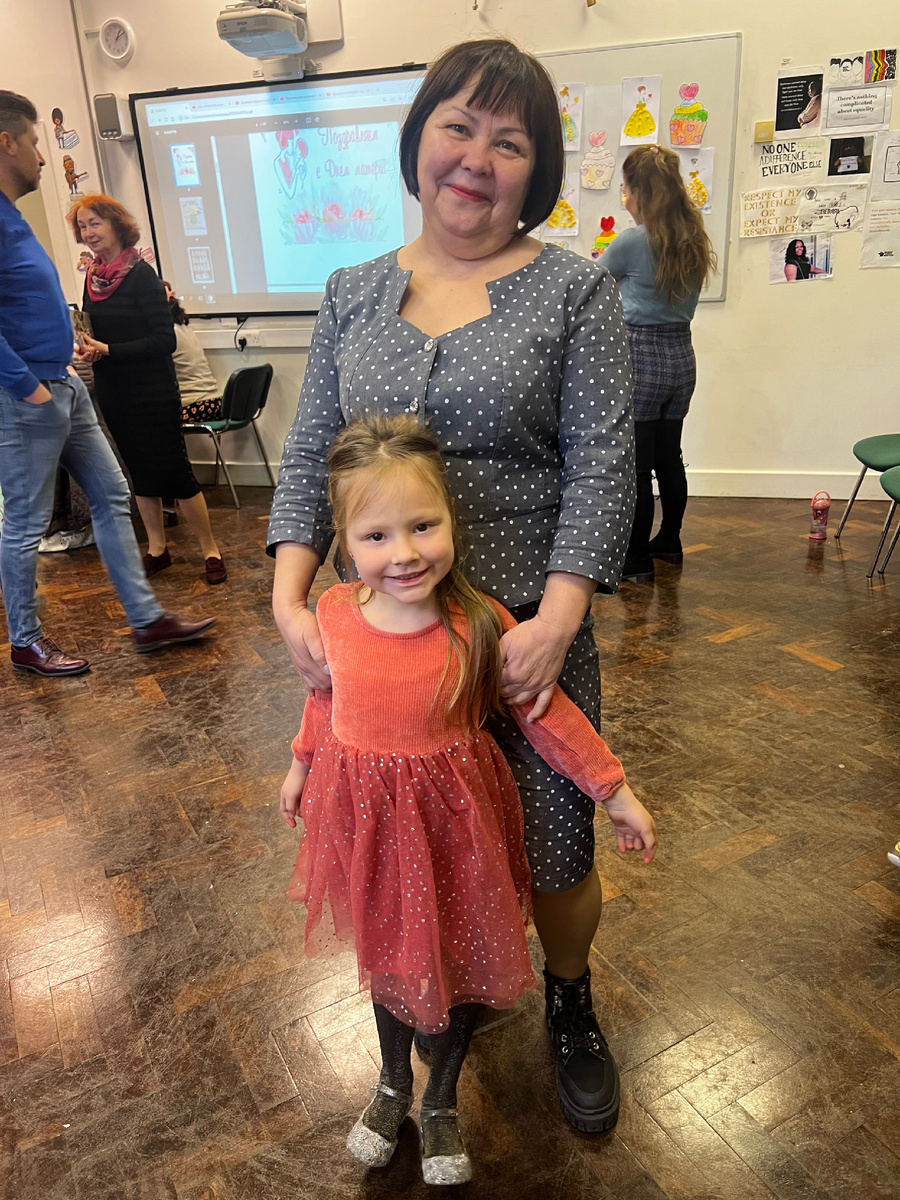 Мы с Эрикой на одном из праздников в русской школе