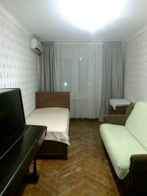 Ещë одна комната - здесь Оля