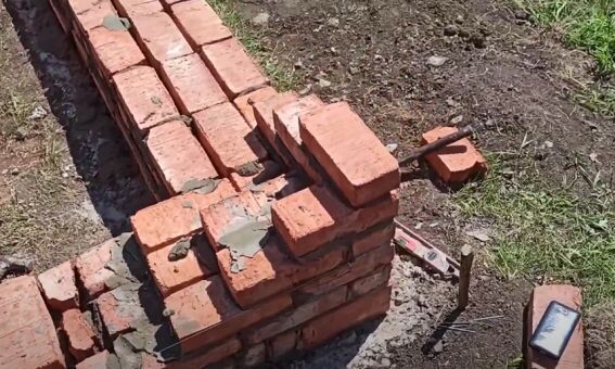 Цоколь без гидроизоляции на фугдаменте, залитом прямо в грунт