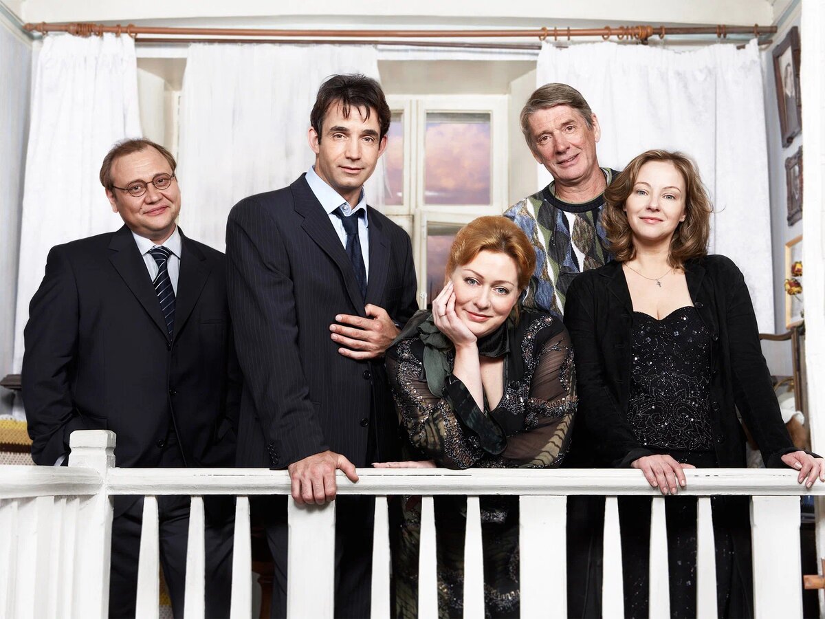 "-Понимаешь, Мусь, мне сегодня опять позвонили. -Угу.
-Вызывают. -Ты стала работать женщиной по вызову?" Фото: Кинопоиск