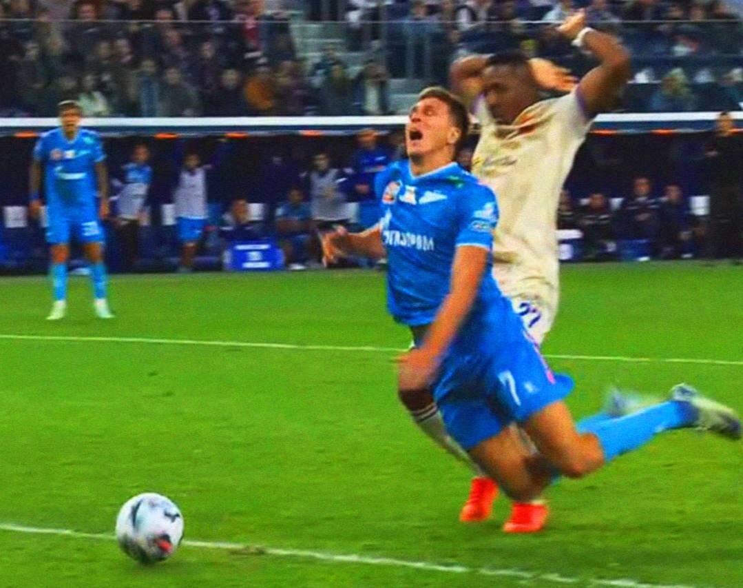 Самый зрелищный эпизод матча "Зенит" - ЦСКА - нырок Соболева.