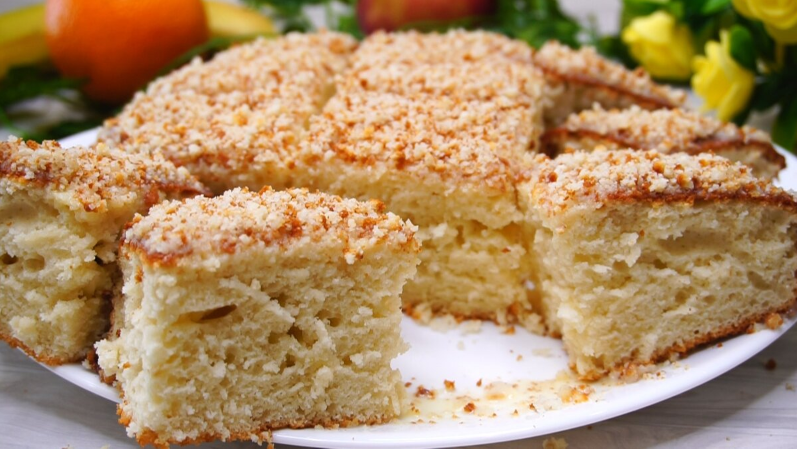 У нас в семье привыкли пить чай с различной выпечкой, а такой пирог часто выручает из-за скорости в приготовлении