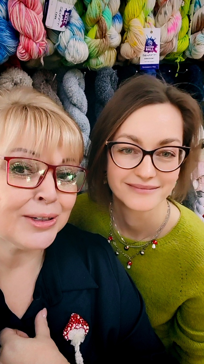 Я с Еленой - хозяйкой магазина