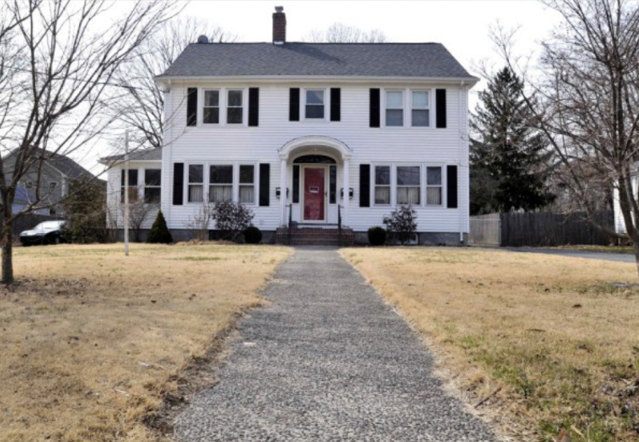 На фото: дом, в котором проживали Снедекеры 