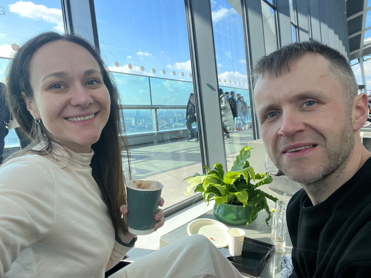 Дети на смотровой площадке 