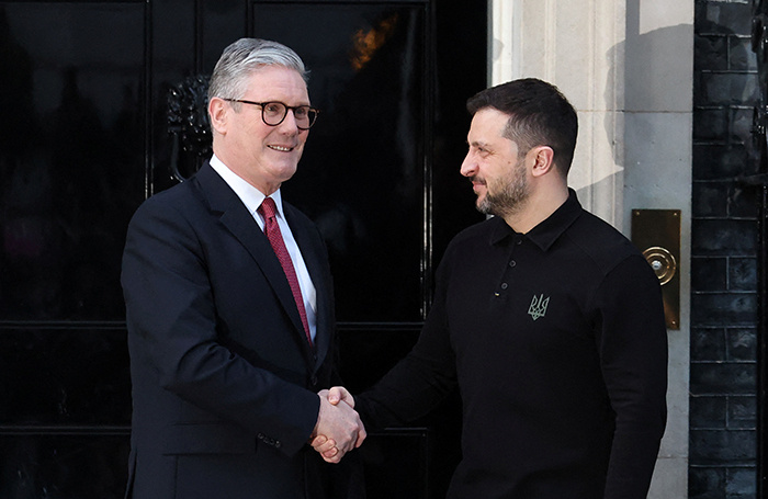    Премьер-министр Великобритании Кир Стармер встречается с президентом Украины Владимиром Зеленским.Тoby Melville/Reuters