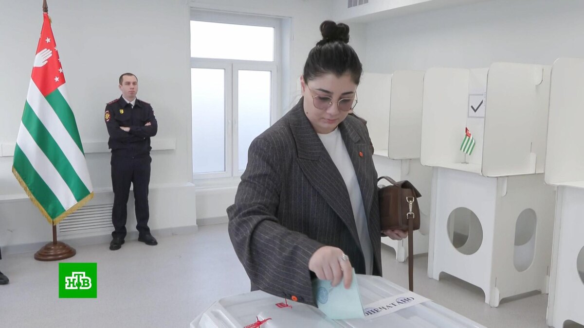    Жители Абхазии активно голосуют во втором туре выборов президента