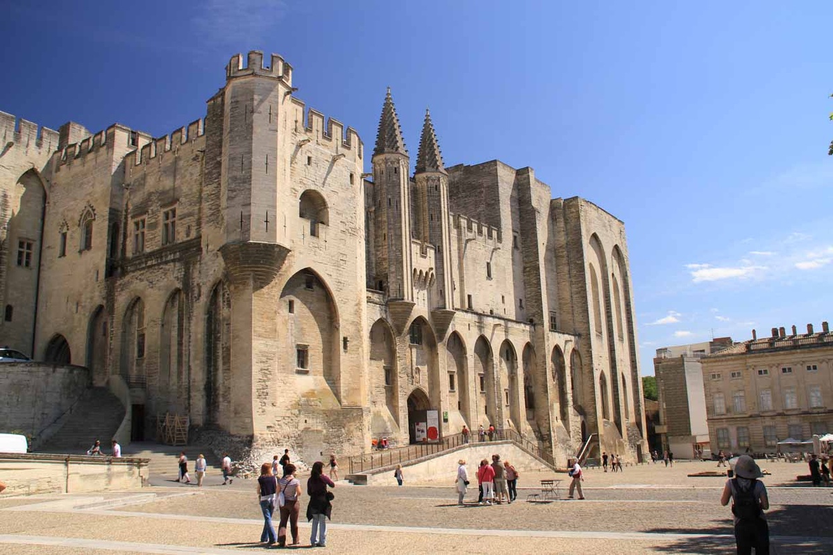    Останки папского дворца в Риме: раскрытие тайн средневековой церкви