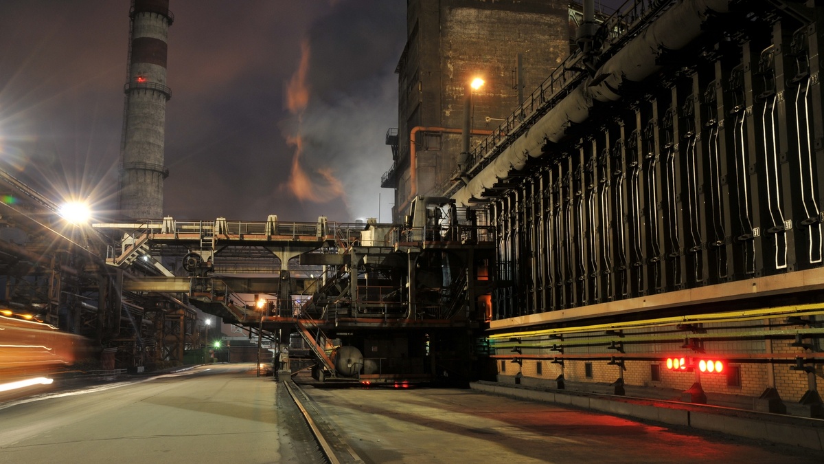 Коксовая батарея на заводе ПМХ в Кемерово. Источник: Яндекс.Картинки