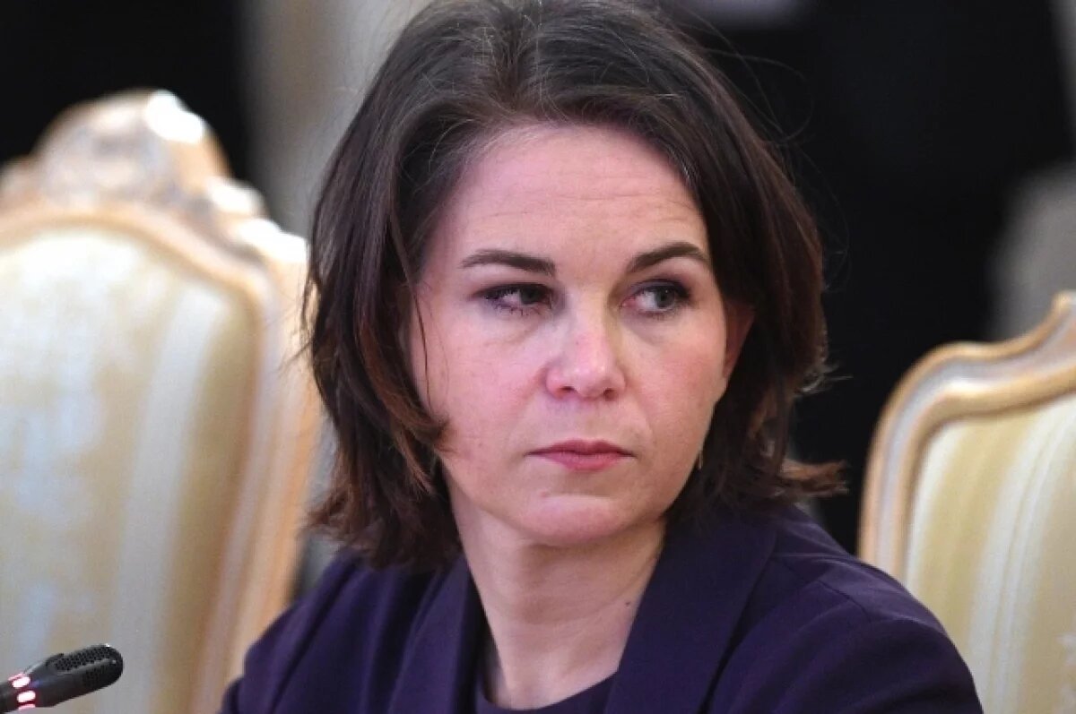    Бербок призвала немедленно передать Киеву 3 млрд евро