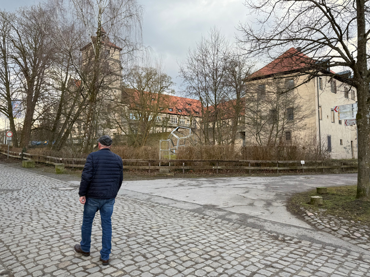 Мы идём к крепости.