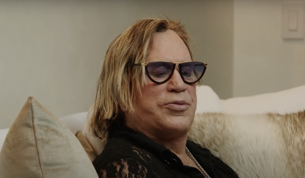    Микки Рурк. Фото: Youtube / @sobchak