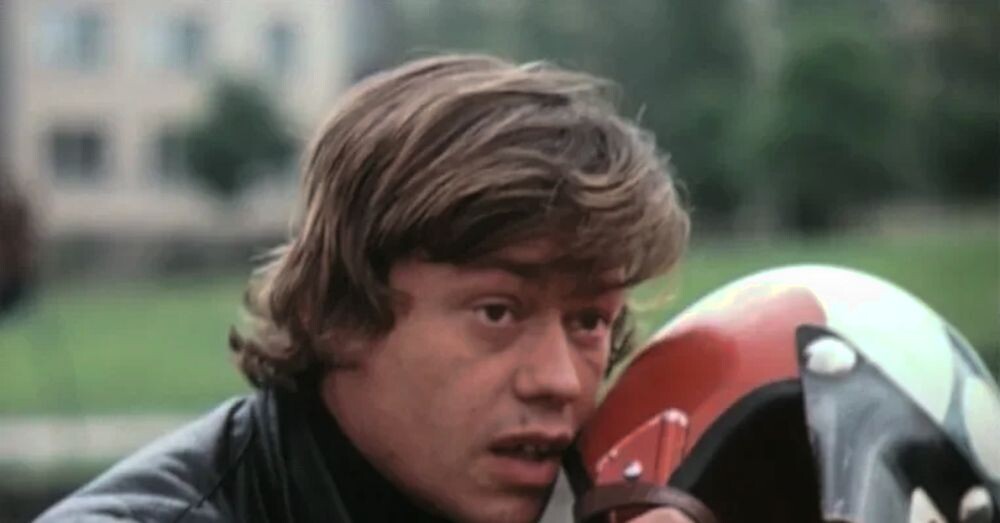 Фильм о приключениях Электроника и Сыроежкина смотрели многие, а Караченцов отлично сыграл роль