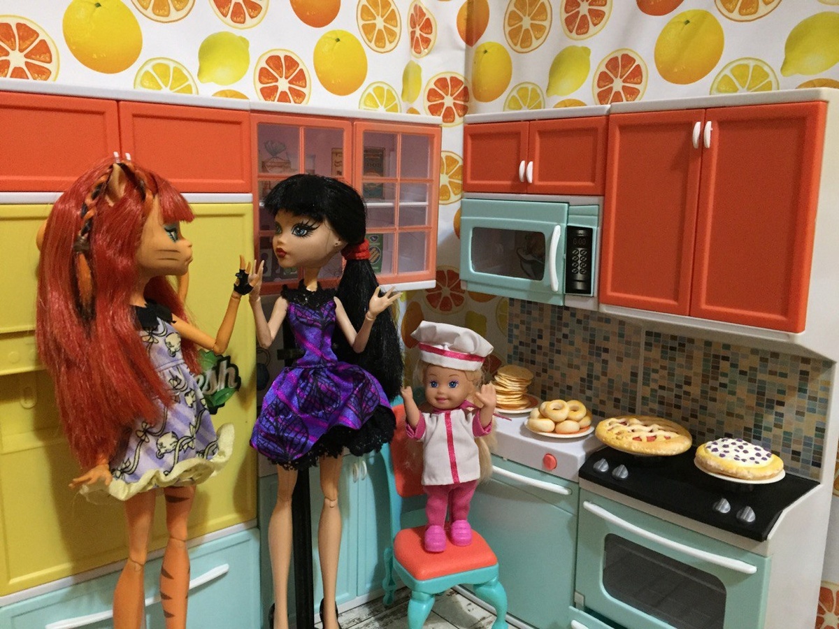 Это мы - Сана, Оливка и гном Сладкоежка - готовимся к Масленице.