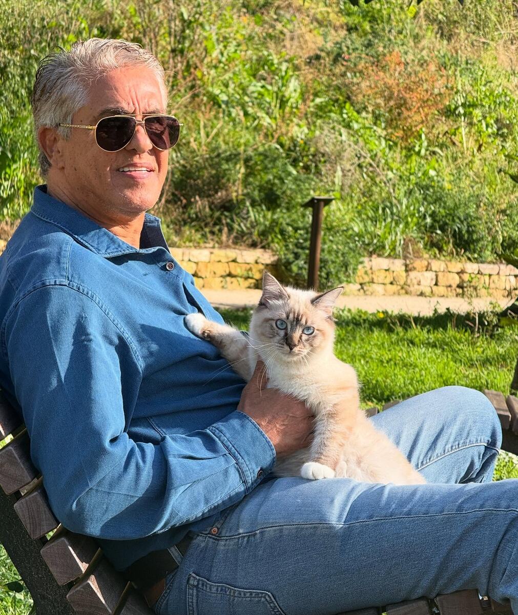 Сами Насери и его друг Сам-Сам в парке Тюильри 1 марта 2025 года