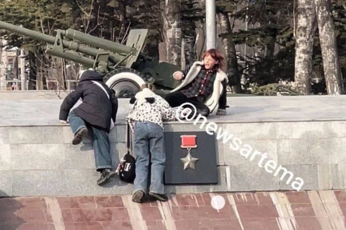    В Приморье полиция нашла подростков, устроивших игры на мемориале ВОВ