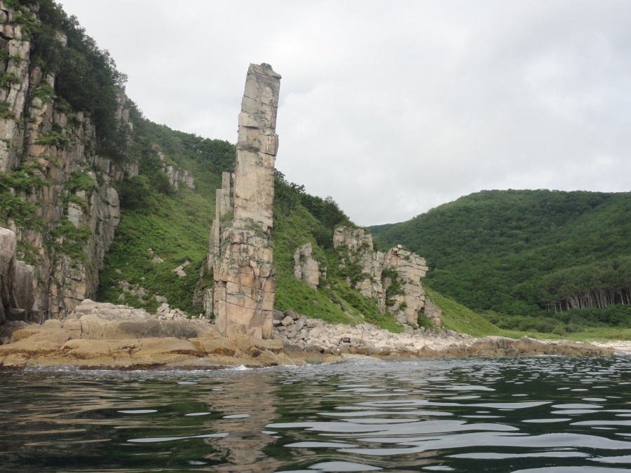 Начинаются скальные башни.