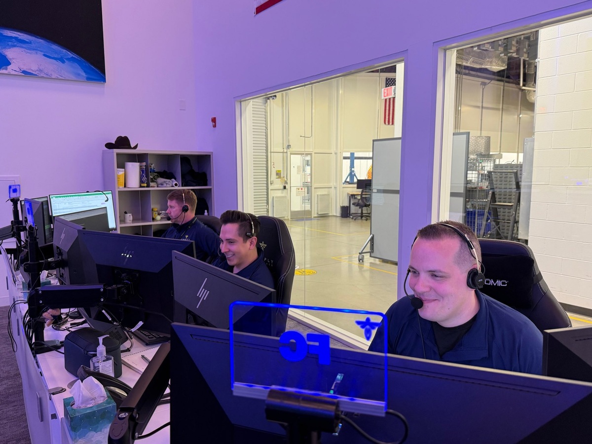 Контролёры/операторы полёта в ЦУП в Техасе