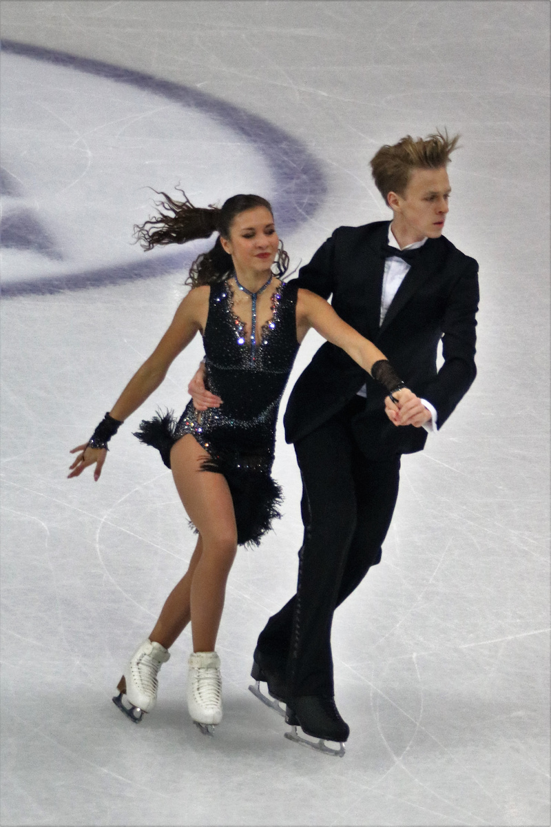 Несмотря на весь антураж, для многих Глеб Борисович — не просто фигурист, а настоящий символ современного фигурного катания.