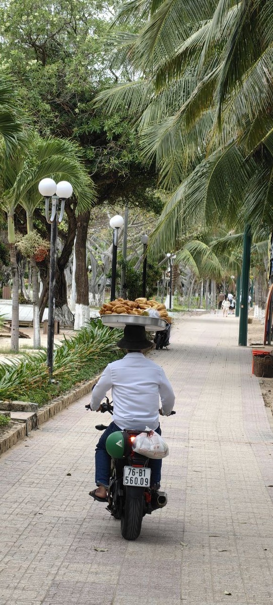 Пирожки с бананами, манго и ананасами кому?)