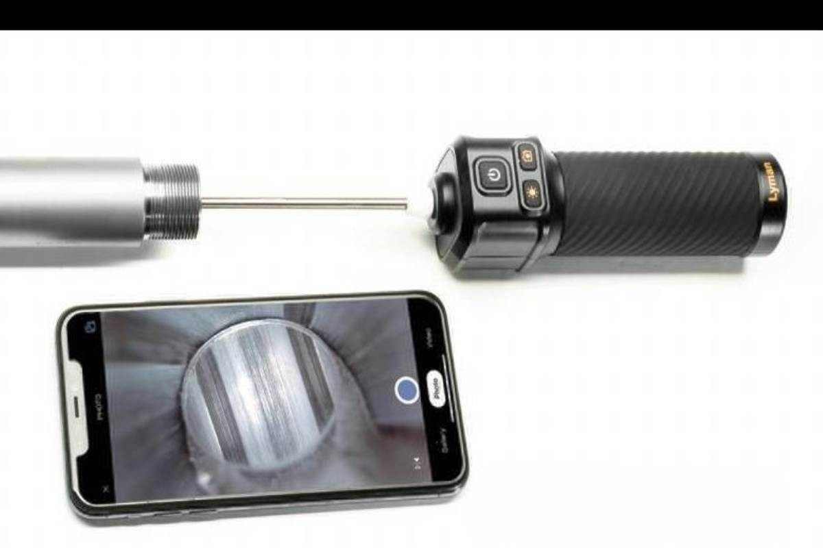 Borecam 2.0 обеспечивает мгновенную трансляцию видео на мобильное устройство через беспроводную сеть Wi-Fi. При использовании приложения для камеры появляется синяя кнопка, которая позволяет делать снимки во время записи видео. 