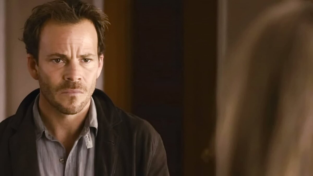 Пролистните изображение, чтобы увидеть следующий кадр из фильма «Офицер ранен» (2013)