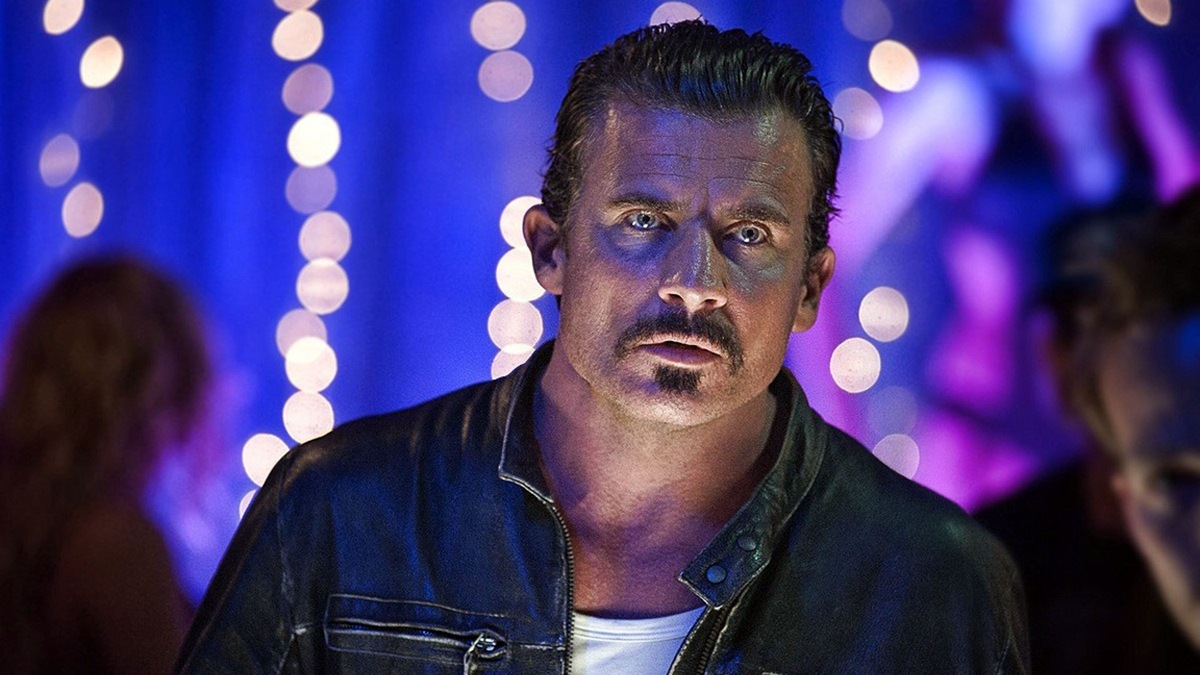 Пролистните изображение, чтобы увидеть следующий кадр из фильма «Офицер ранен» (2013)