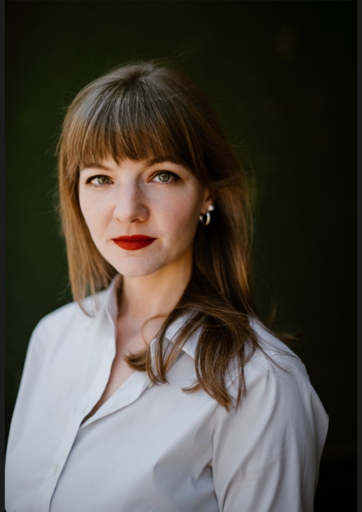 Клеменс Мишальон - франко - американская журналистка и писательница. 