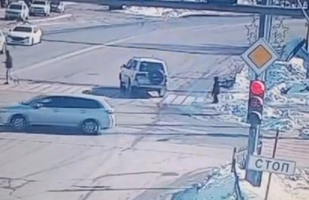    Водитель внедорожника переехал школьницу в Хабаровске