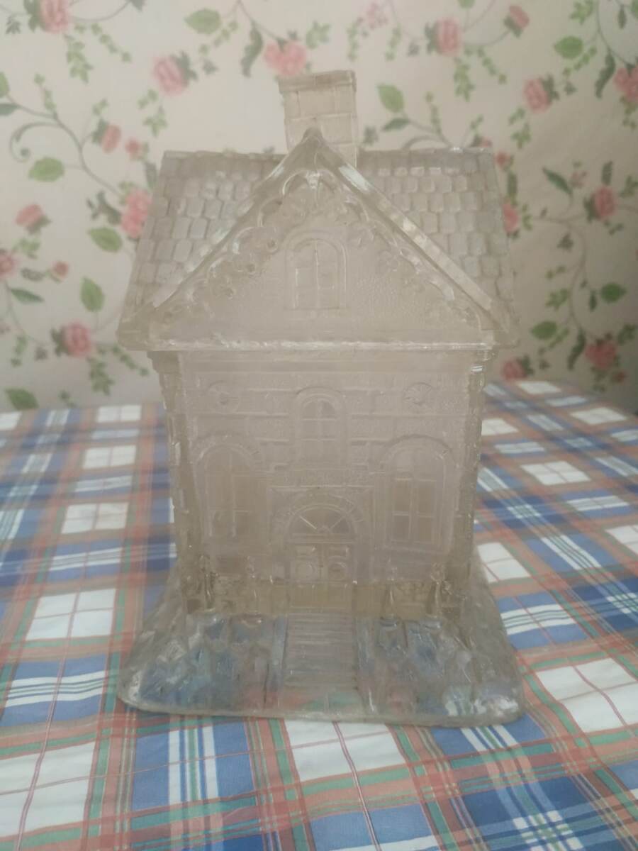 Прозрачный пластик .