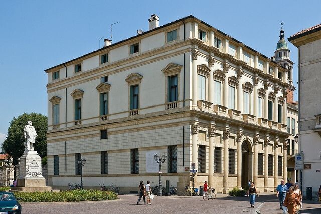 палаццо Тьене в Виченце