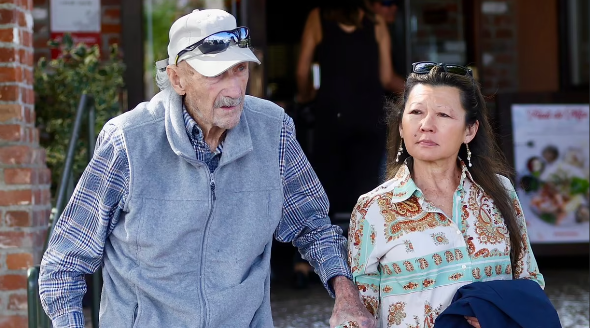 Джин Хэкмен и Бетси Аракава - одно из последних фото пары