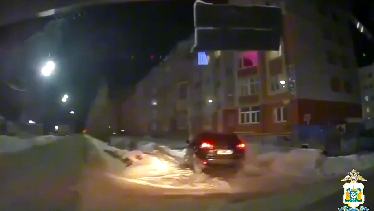    Водитель, лишенный прав четырежды, устроил гонки по Ханты-Мансийску