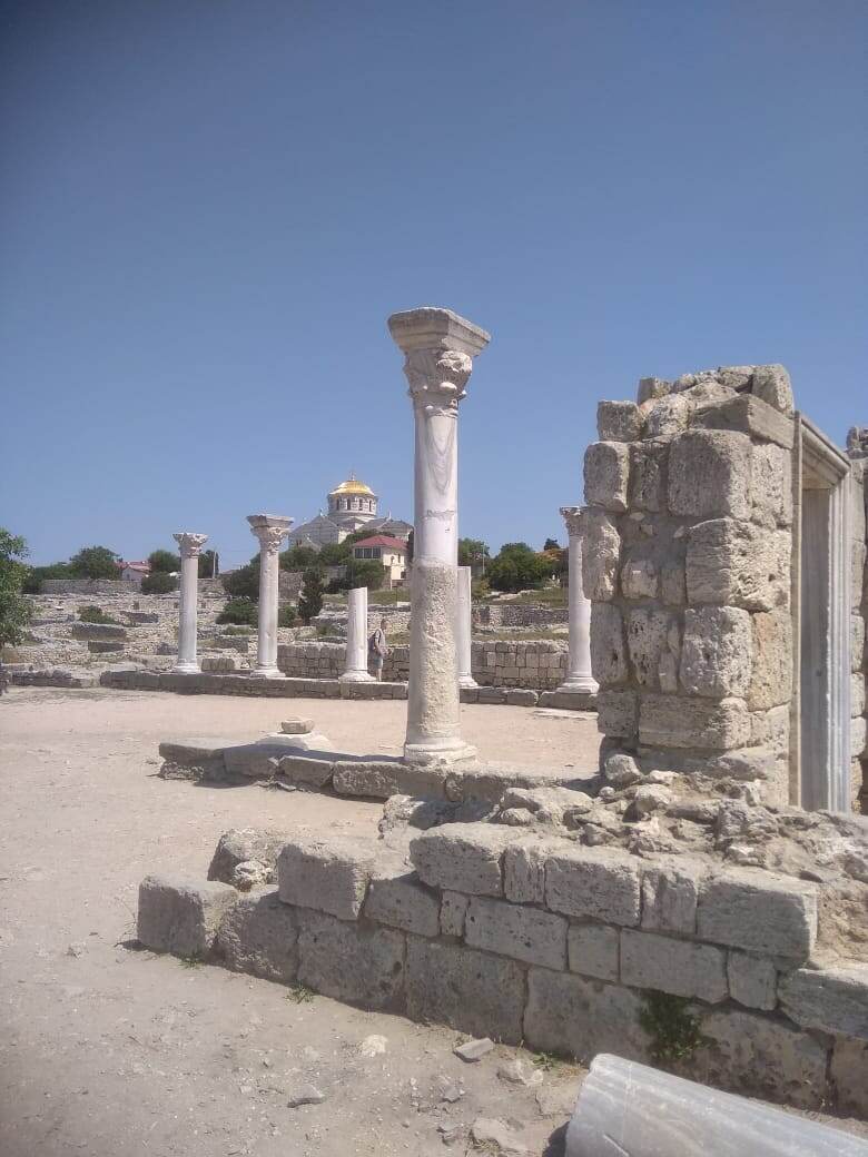 В городе было немало парадных зданий. К ним относились дворцы и церкви. 