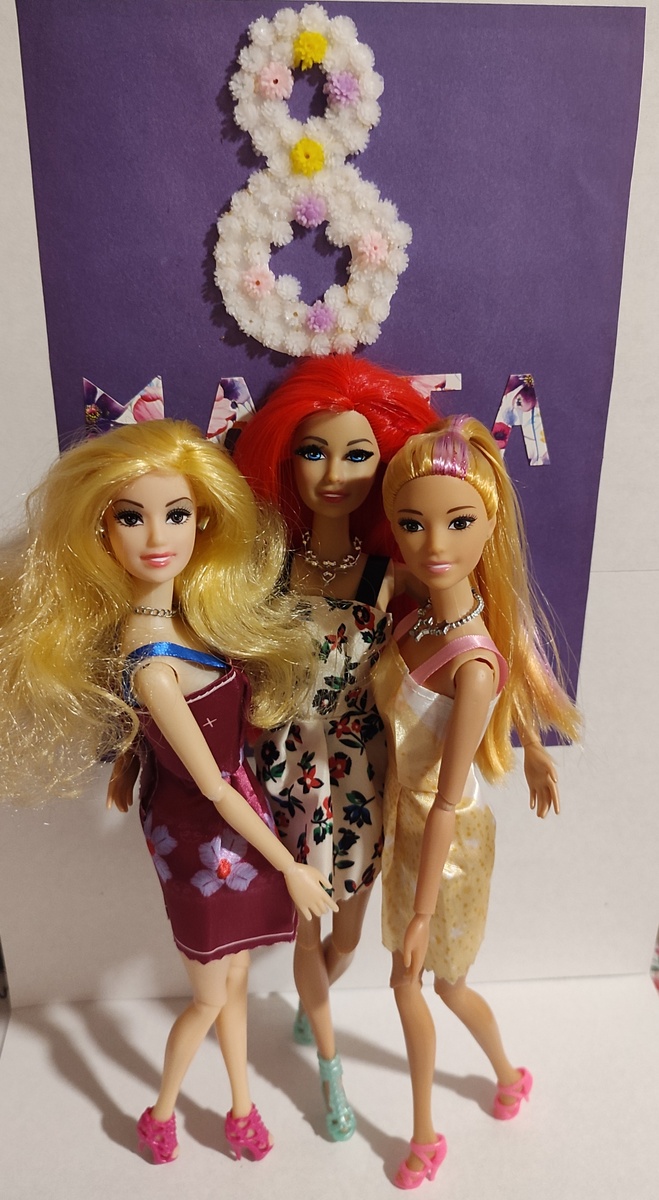 Аврора, София и Дила.