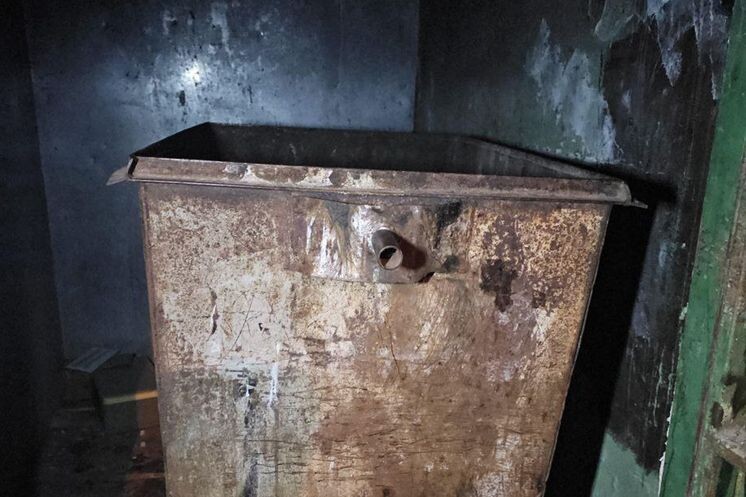     Мусорный бак, в котором прохожие обнаружили младенца