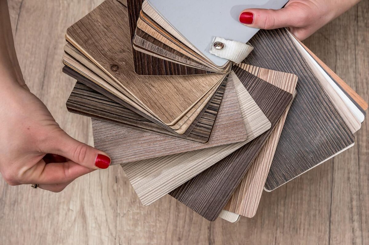 RomanR / Shutterstock / FOTODOM📷Существует несколько типов линолеума, которые различаются по материалу и способу производства